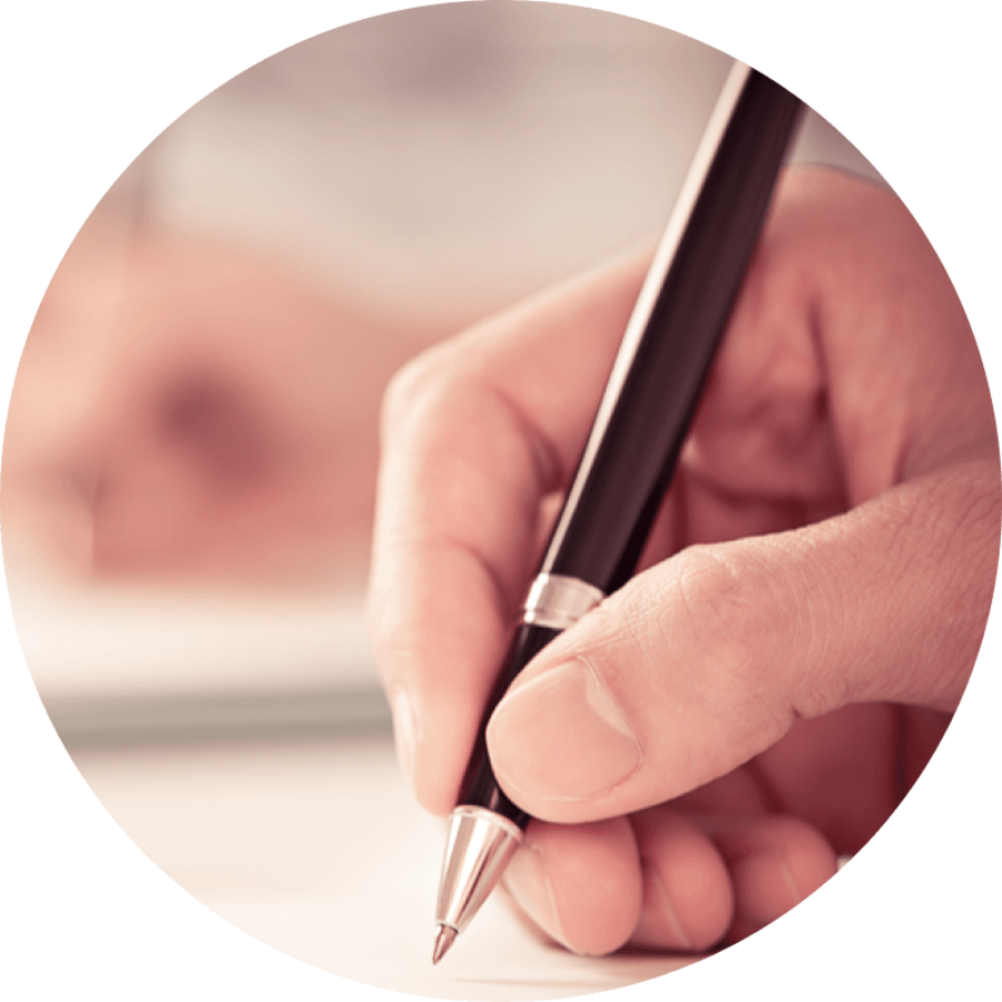 Eine Hand, die mit einem Stift für den GSDS-Blog schreibt